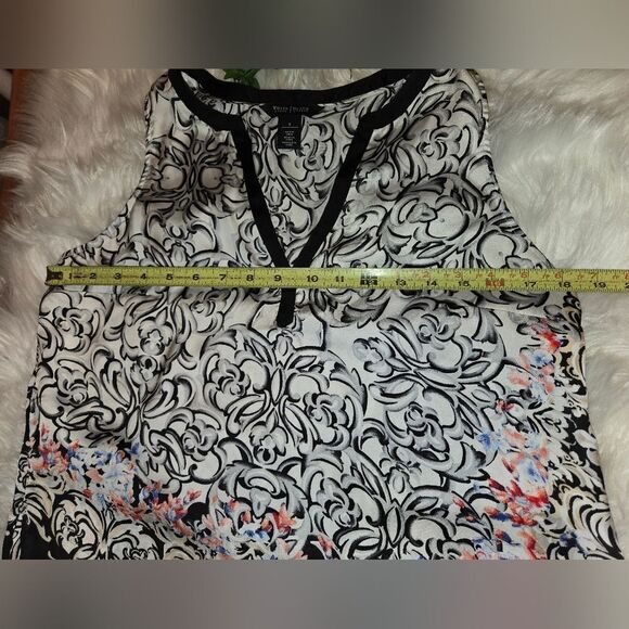 White House Black Market Monochrome Floral Top Size 8 - Picture 4 of 4